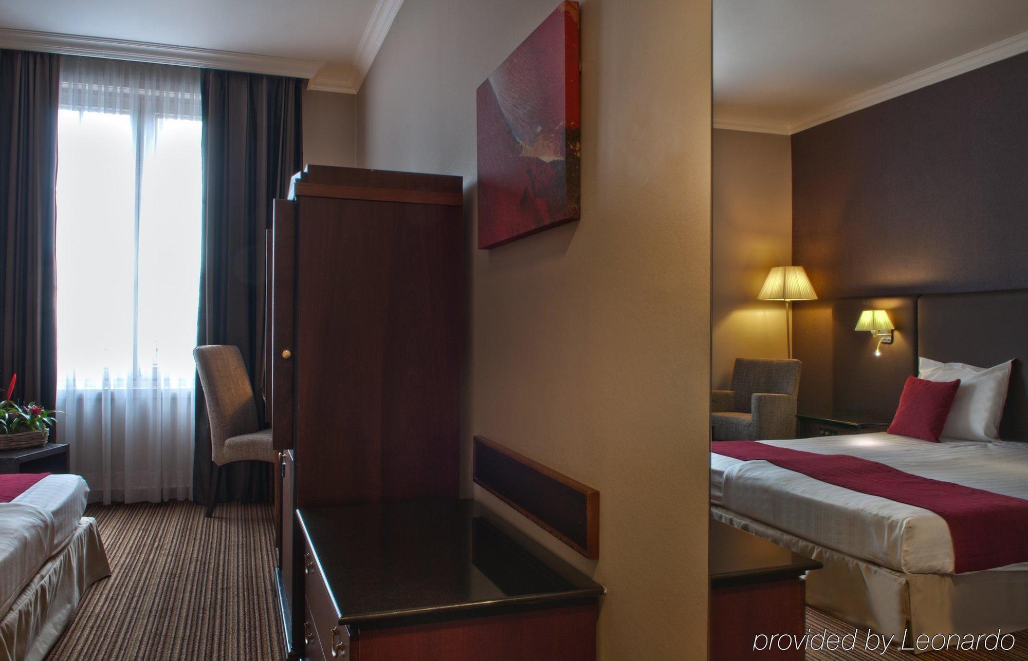 เอ็นเอช บรัสเซล คาร์ฟูร์ เดอ เลอออป Hotel บรัสเซลส์ ภายนอก รูปภาพ