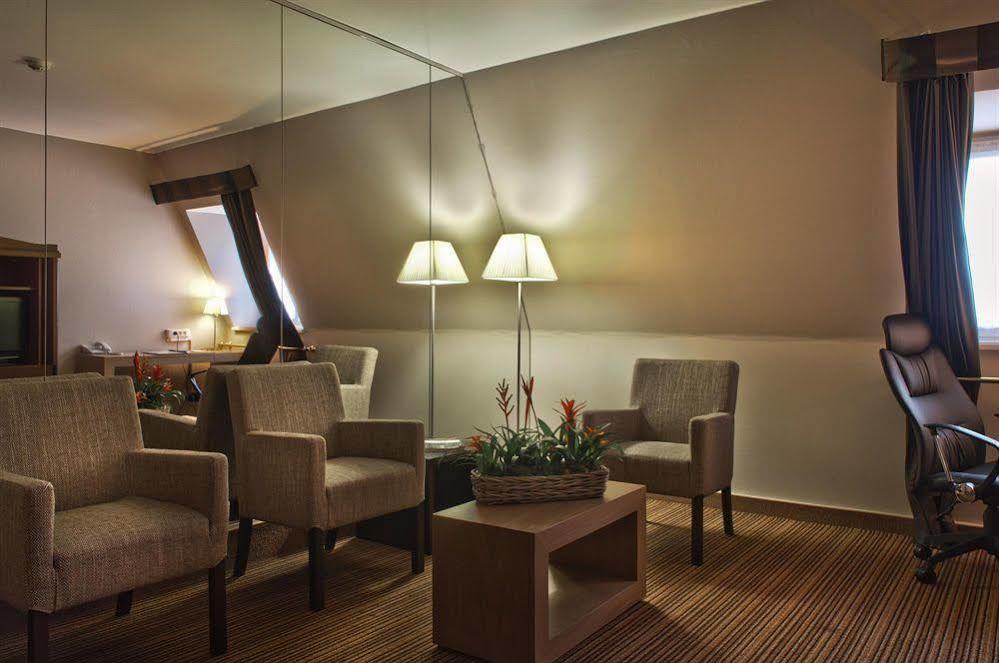 เอ็นเอช บรัสเซล คาร์ฟูร์ เดอ เลอออป Hotel บรัสเซลส์ ภายนอก รูปภาพ